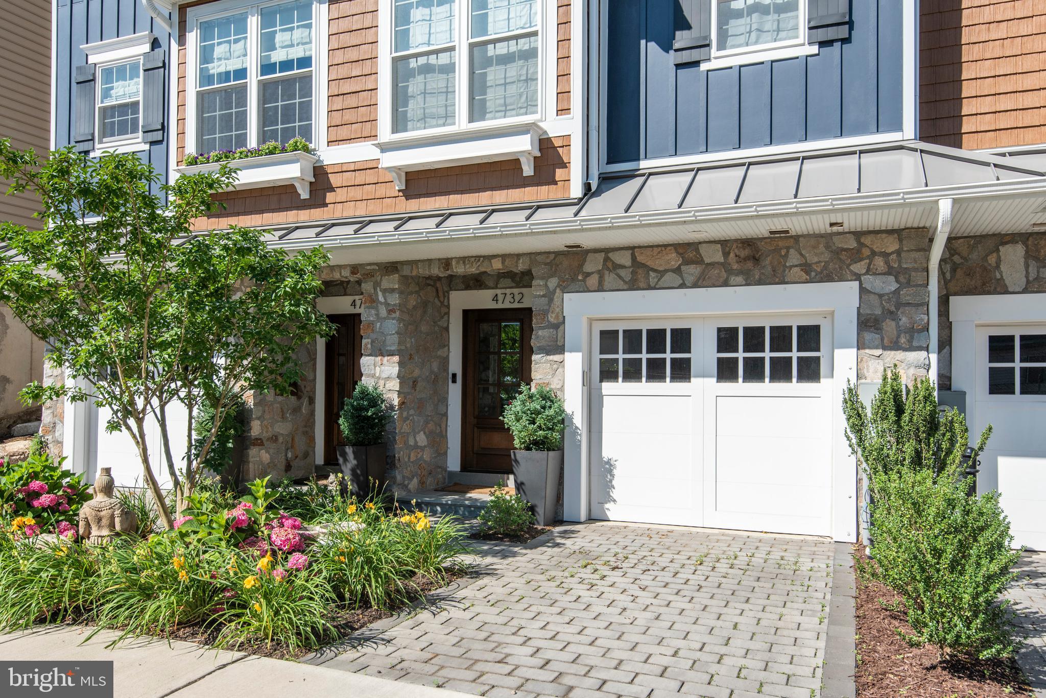 ROXBOROUGH - Residential
