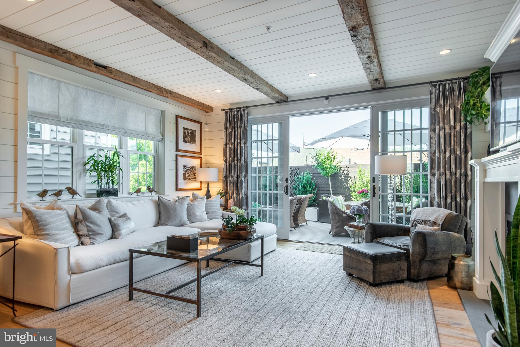 ROXBOROUGH - Residential