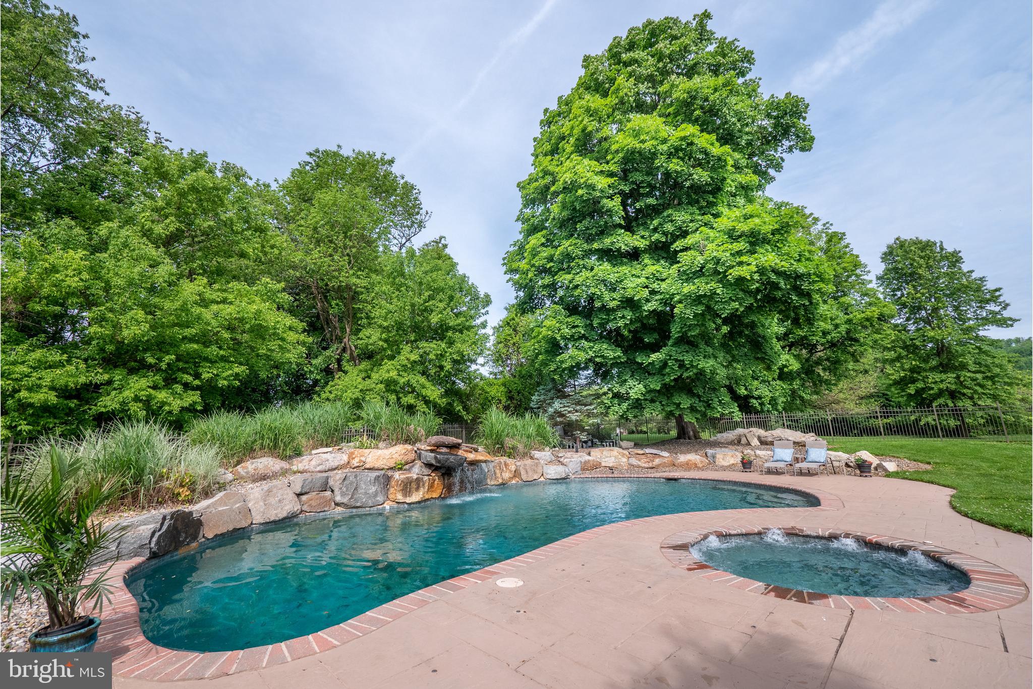 WOODSIDE ESTATES - Residential