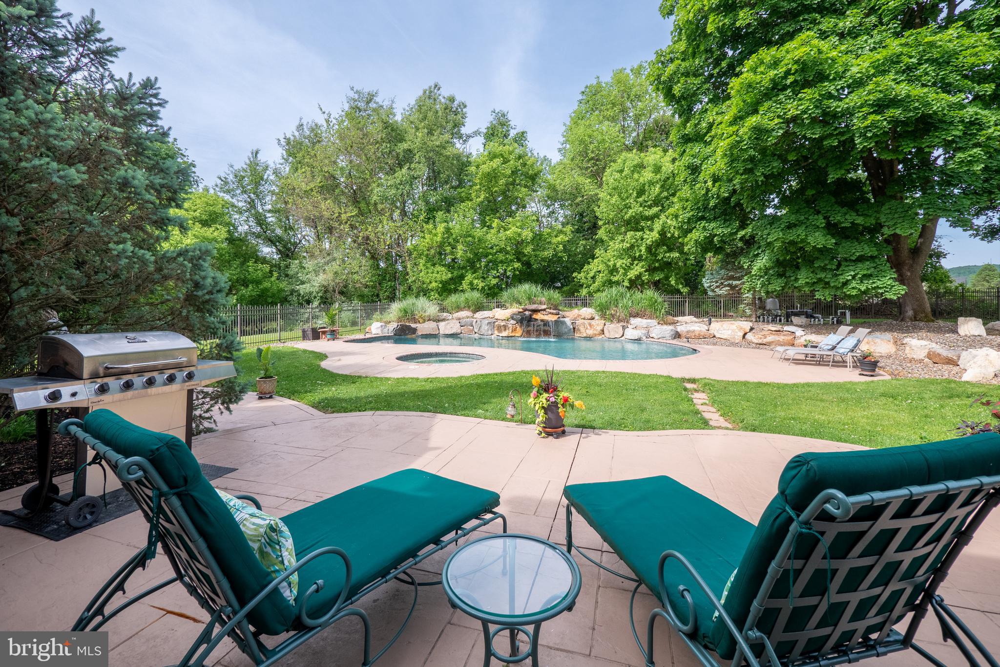 WOODSIDE ESTATES - Residential