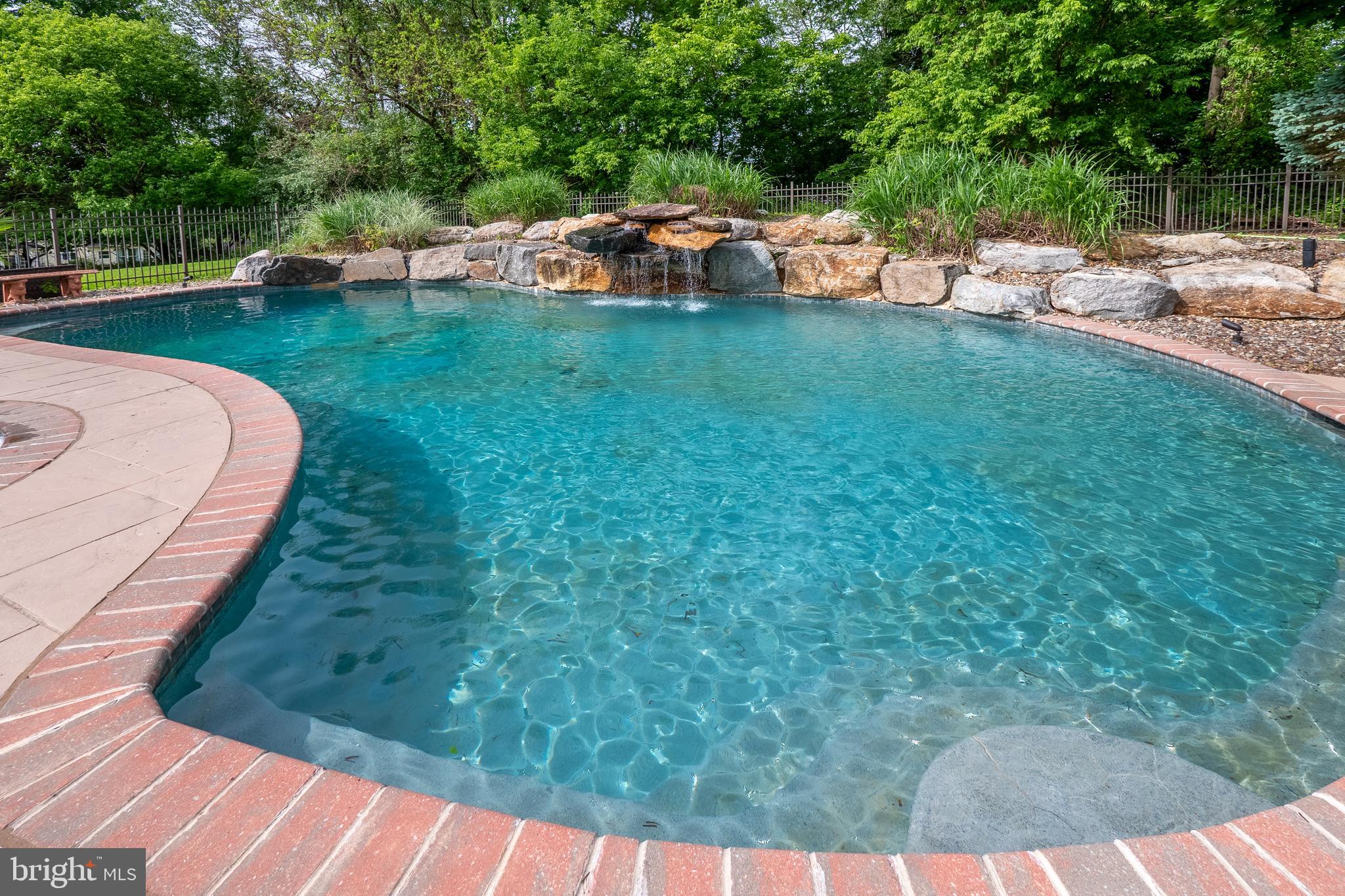 WOODSIDE ESTATES - Residential