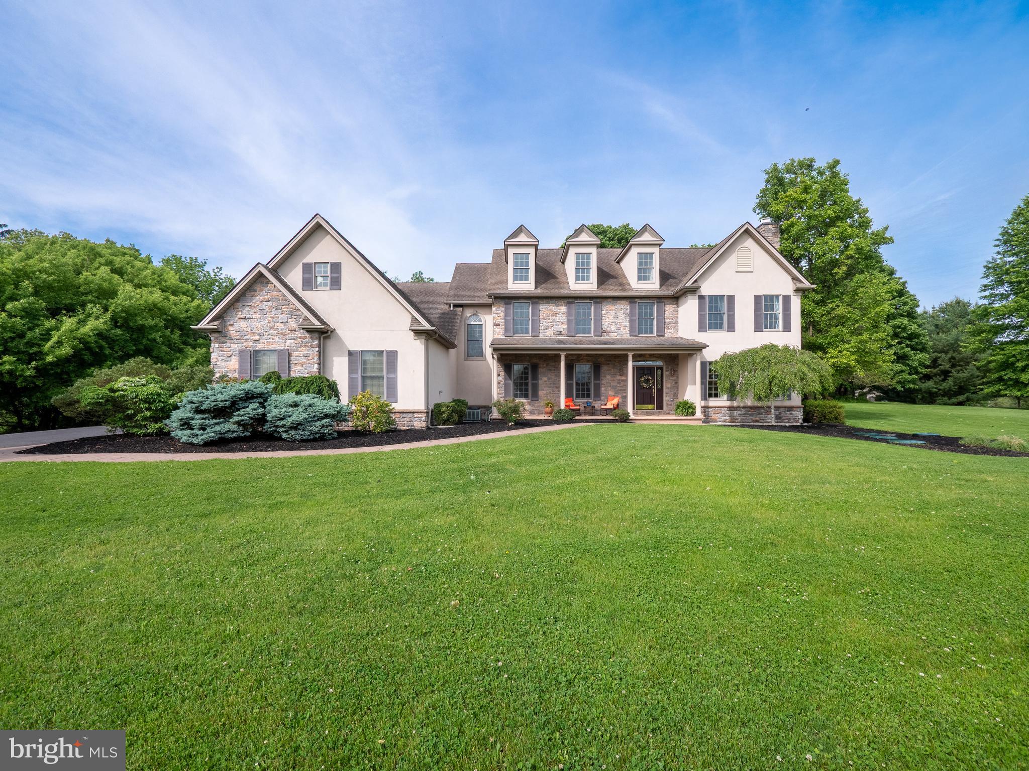WOODSIDE ESTATES - Residential