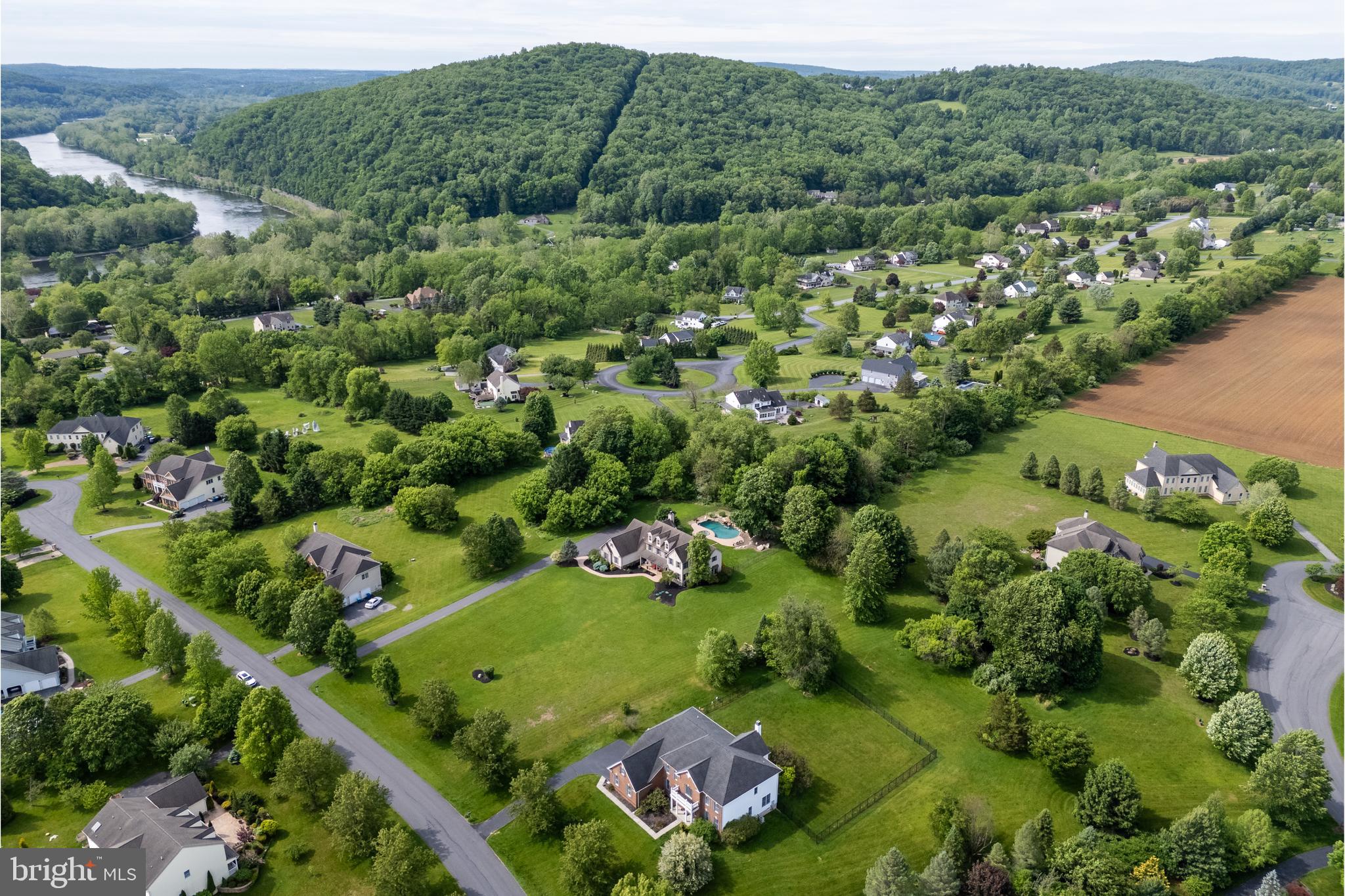 WOODSIDE ESTATES - Residential
