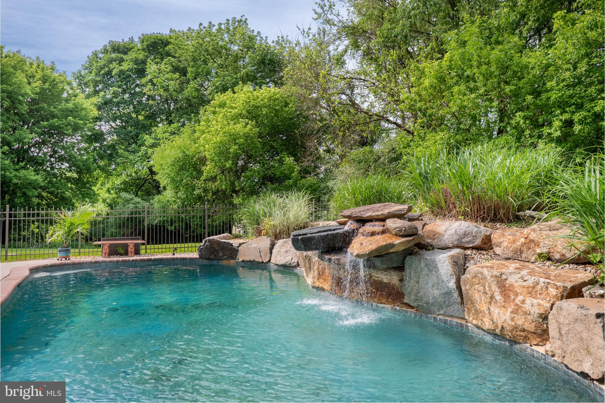 WOODSIDE ESTATES - Residential