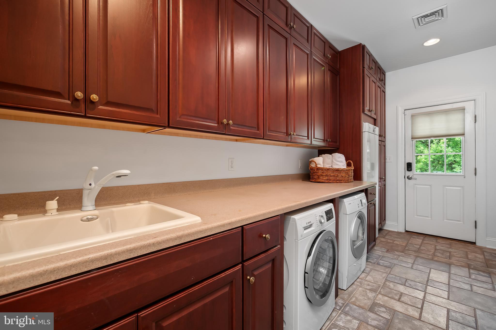 WOODSIDE ESTATES - Residential