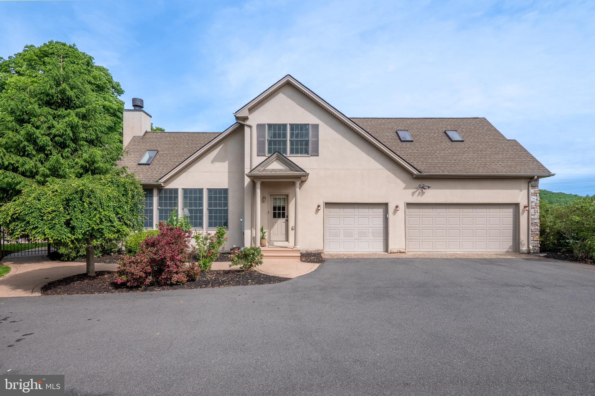 WOODSIDE ESTATES - Residential