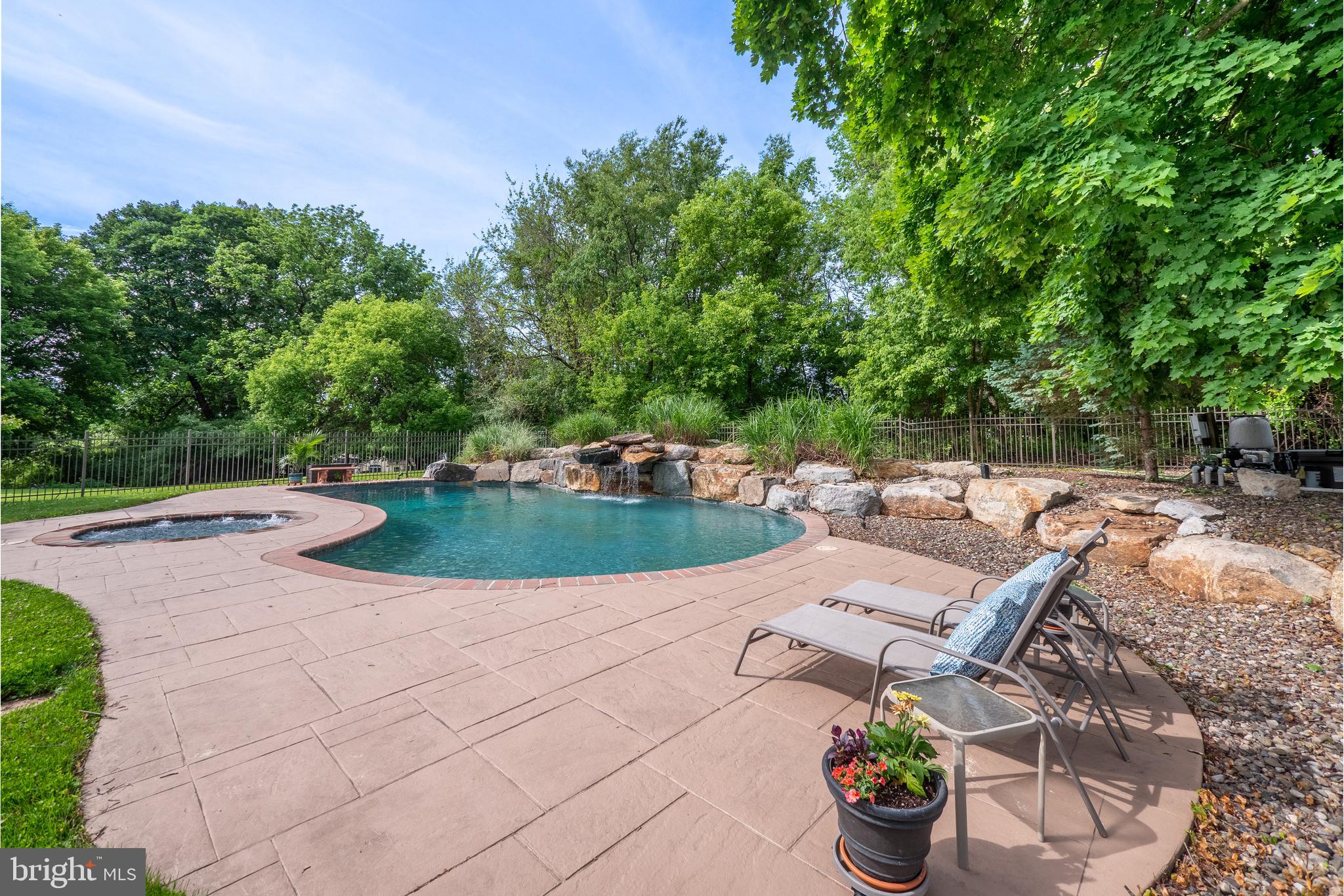 WOODSIDE ESTATES - Residential
