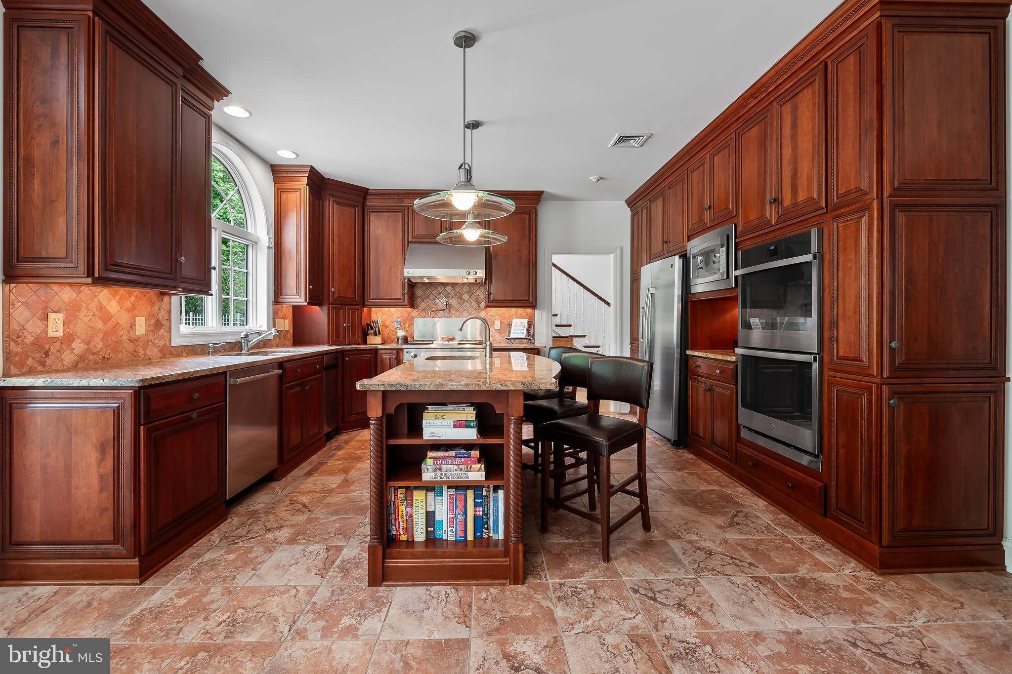 WOODSIDE ESTATES - Residential