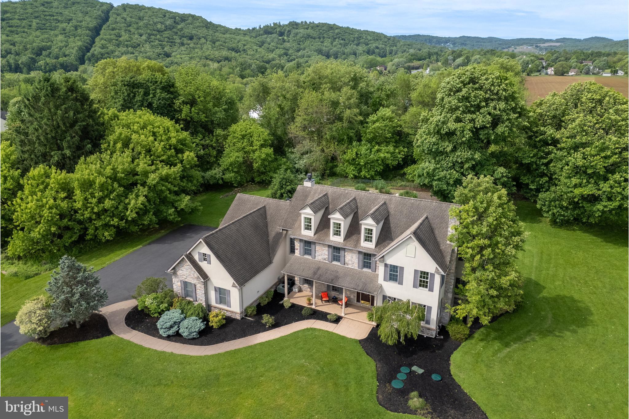 WOODSIDE ESTATES - Residential