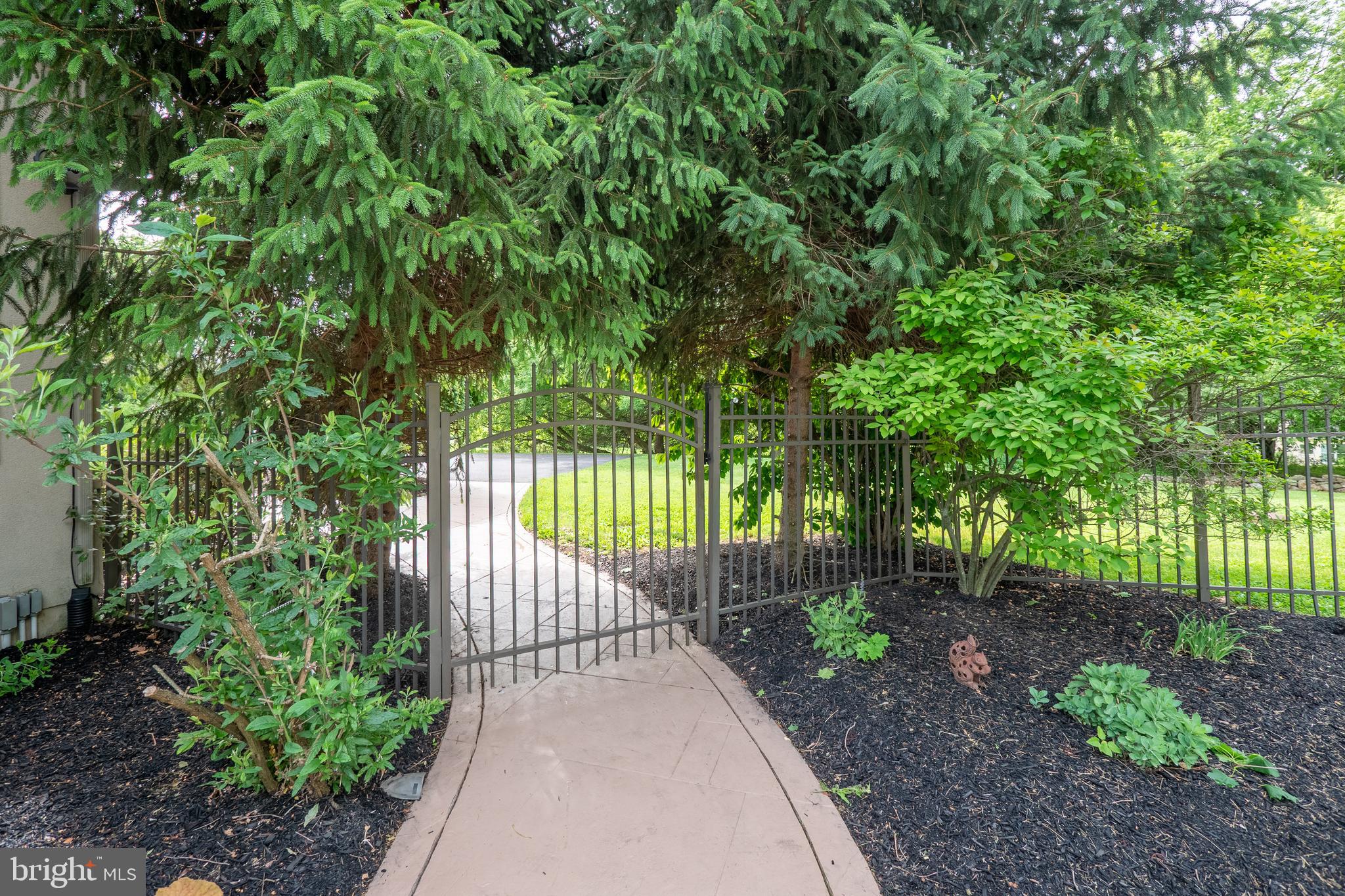 WOODSIDE ESTATES - Residential