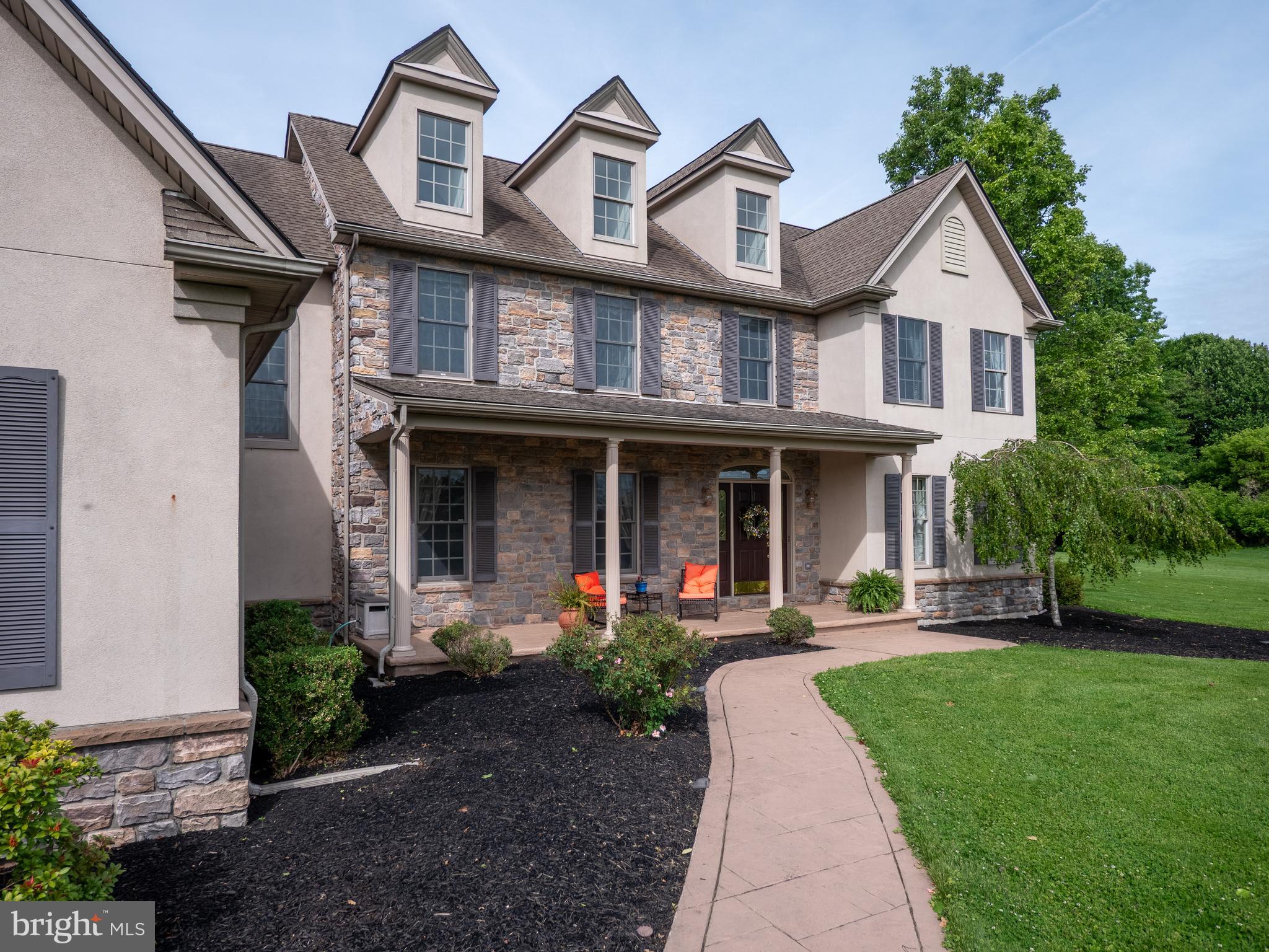 WOODSIDE ESTATES - Residential