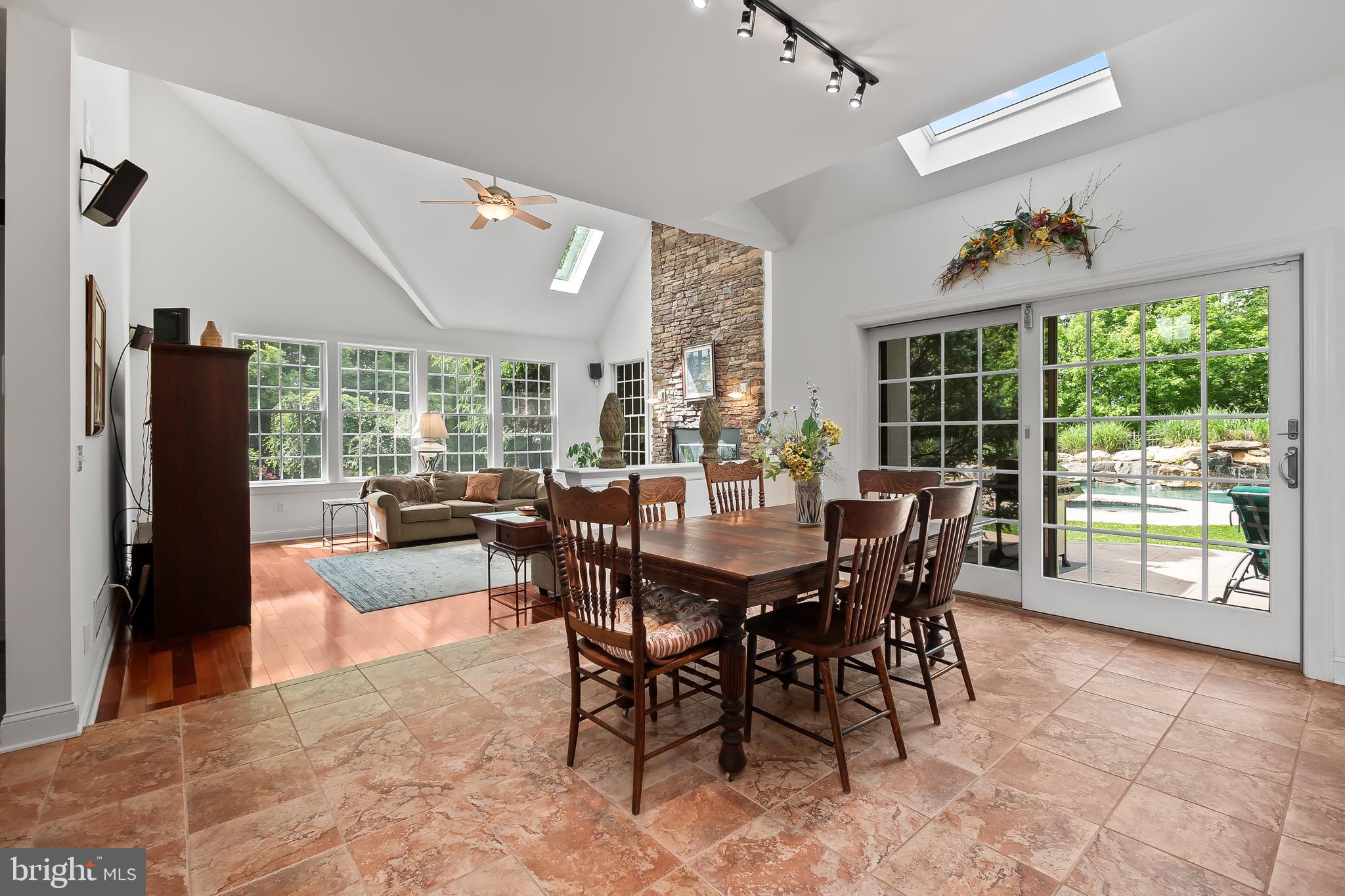 WOODSIDE ESTATES - Residential