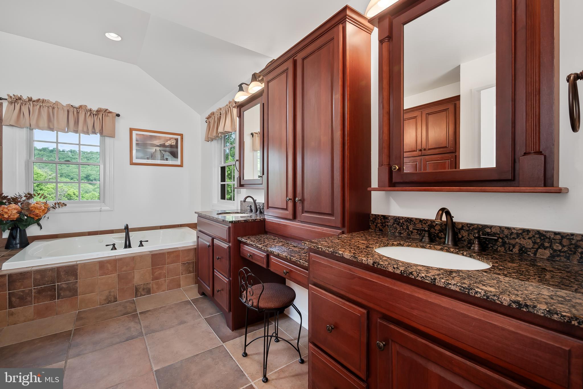 WOODSIDE ESTATES - Residential