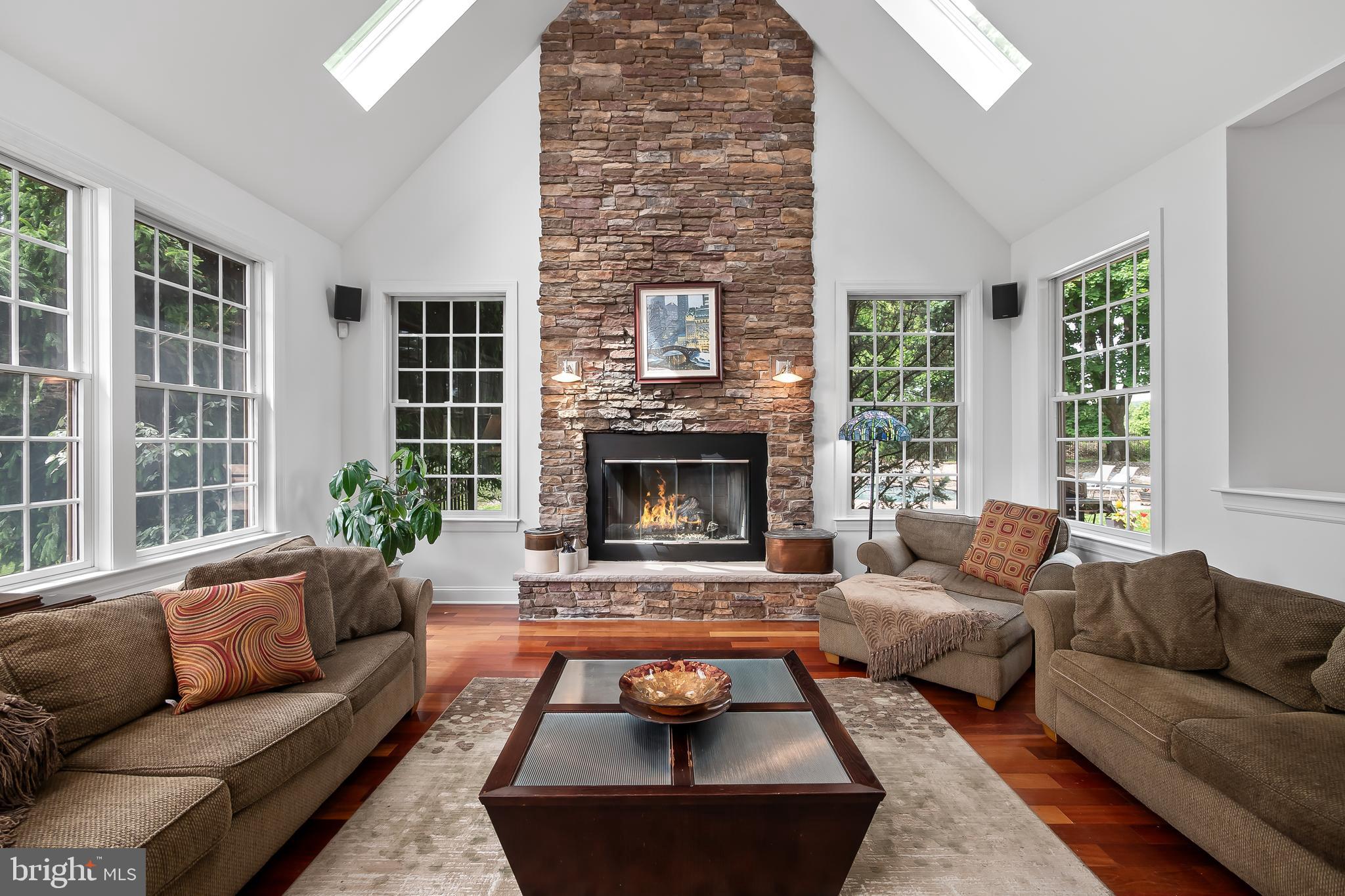 WOODSIDE ESTATES - Residential