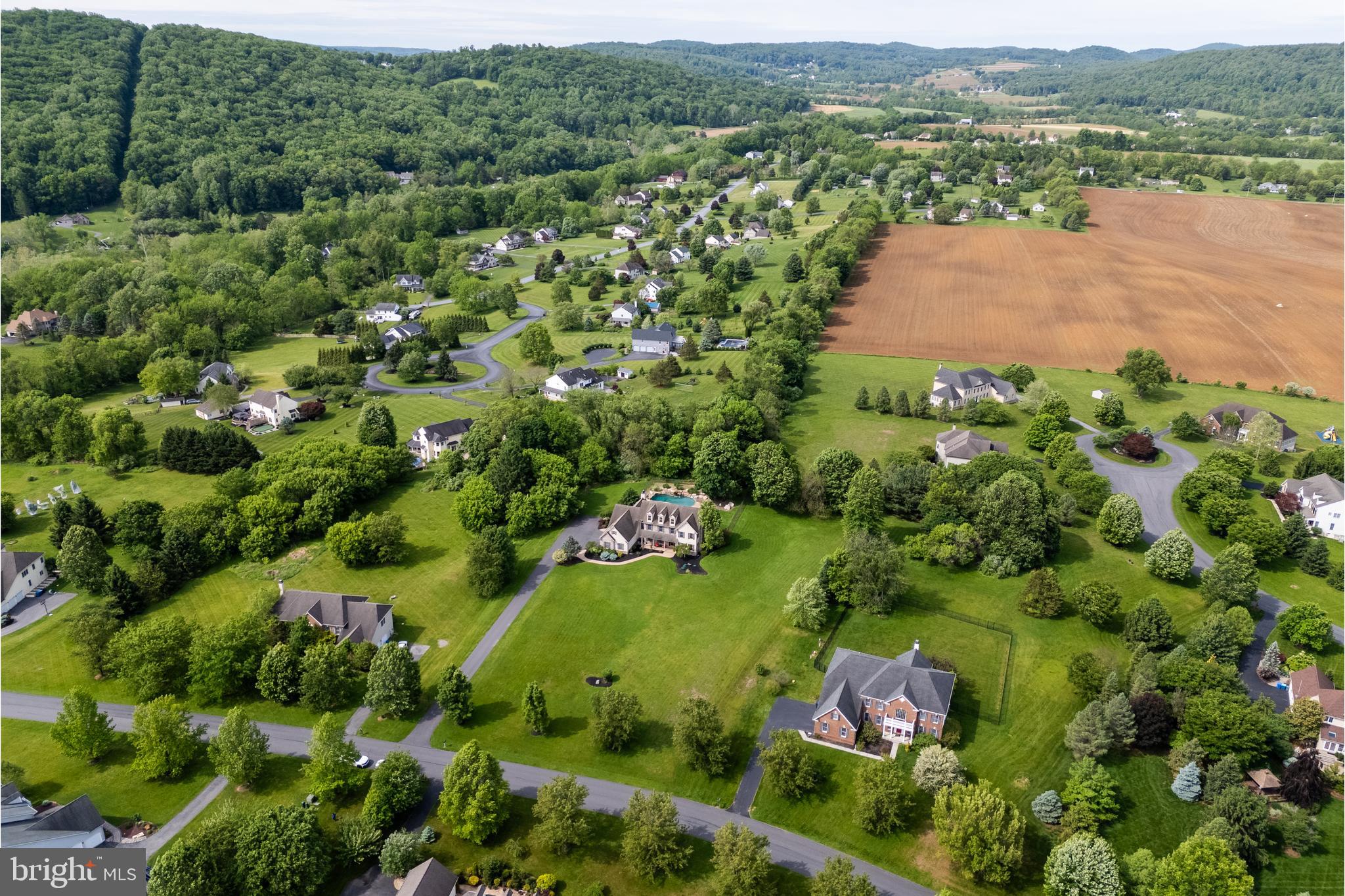 WOODSIDE ESTATES - Residential