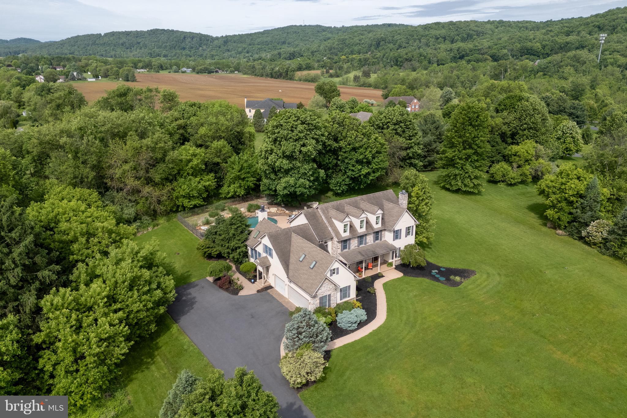 WOODSIDE ESTATES - Residential