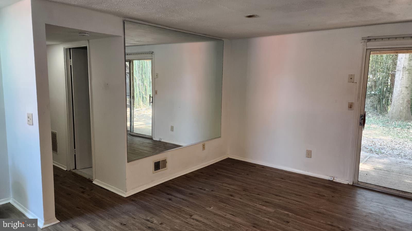OAKLAND MILLS - Residential