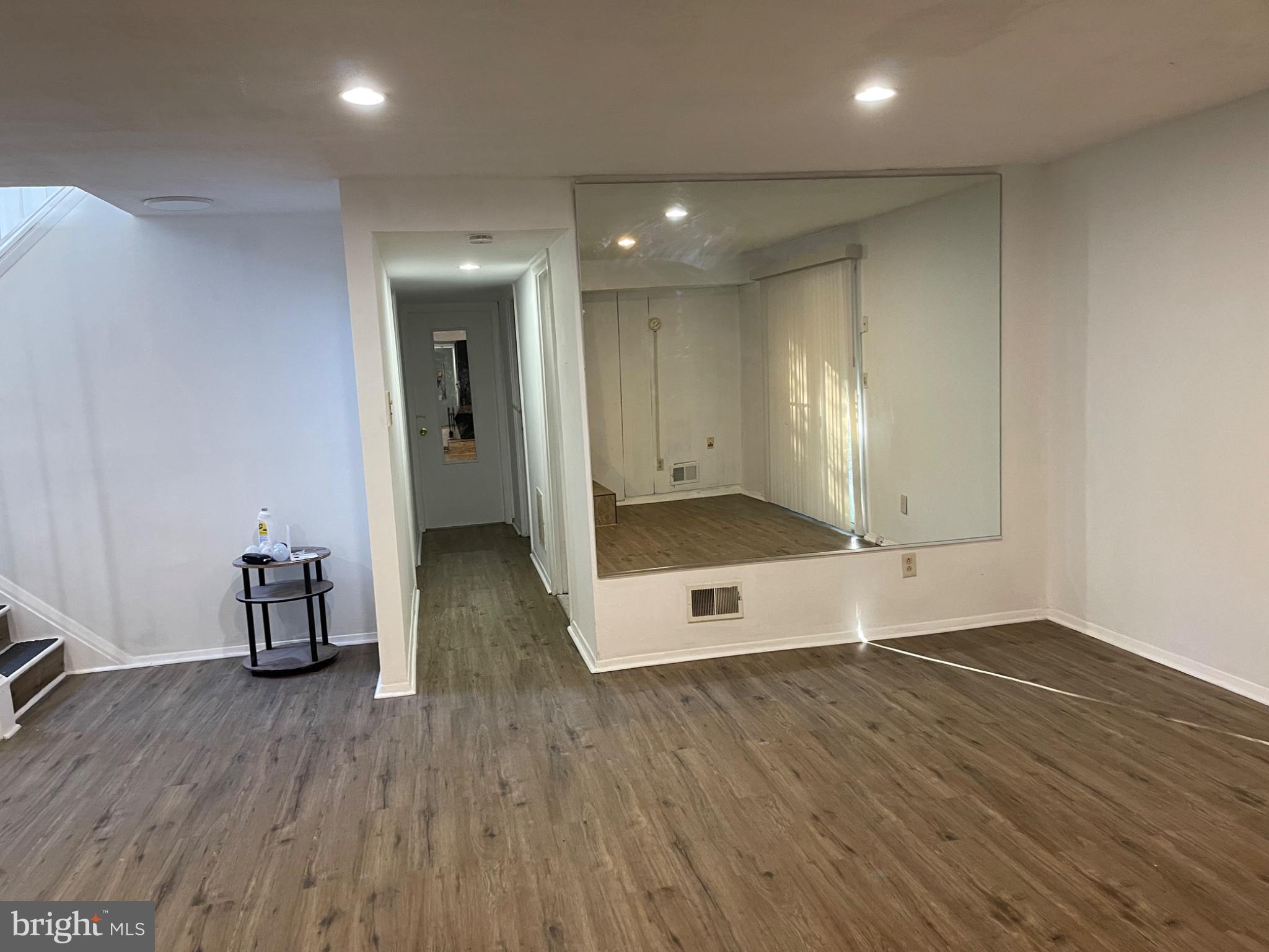 OAKLAND MILLS - Residential