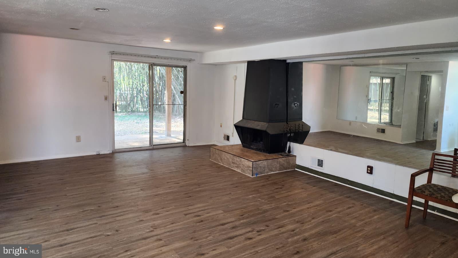 OAKLAND MILLS - Residential
