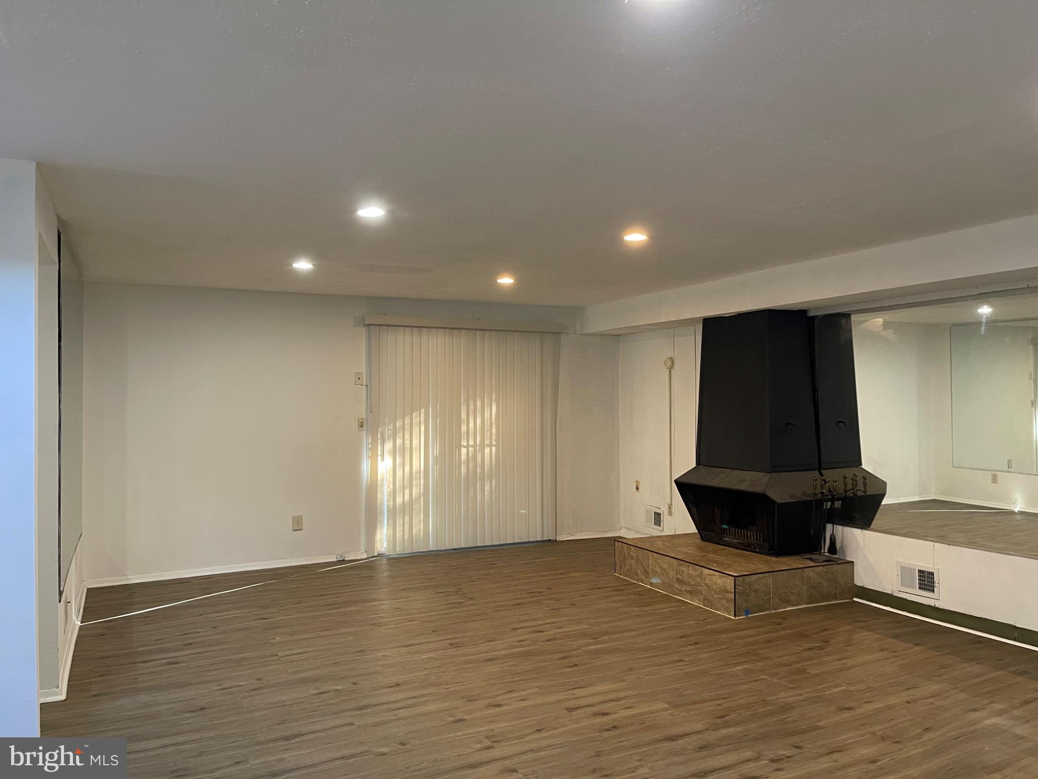 OAKLAND MILLS - Residential