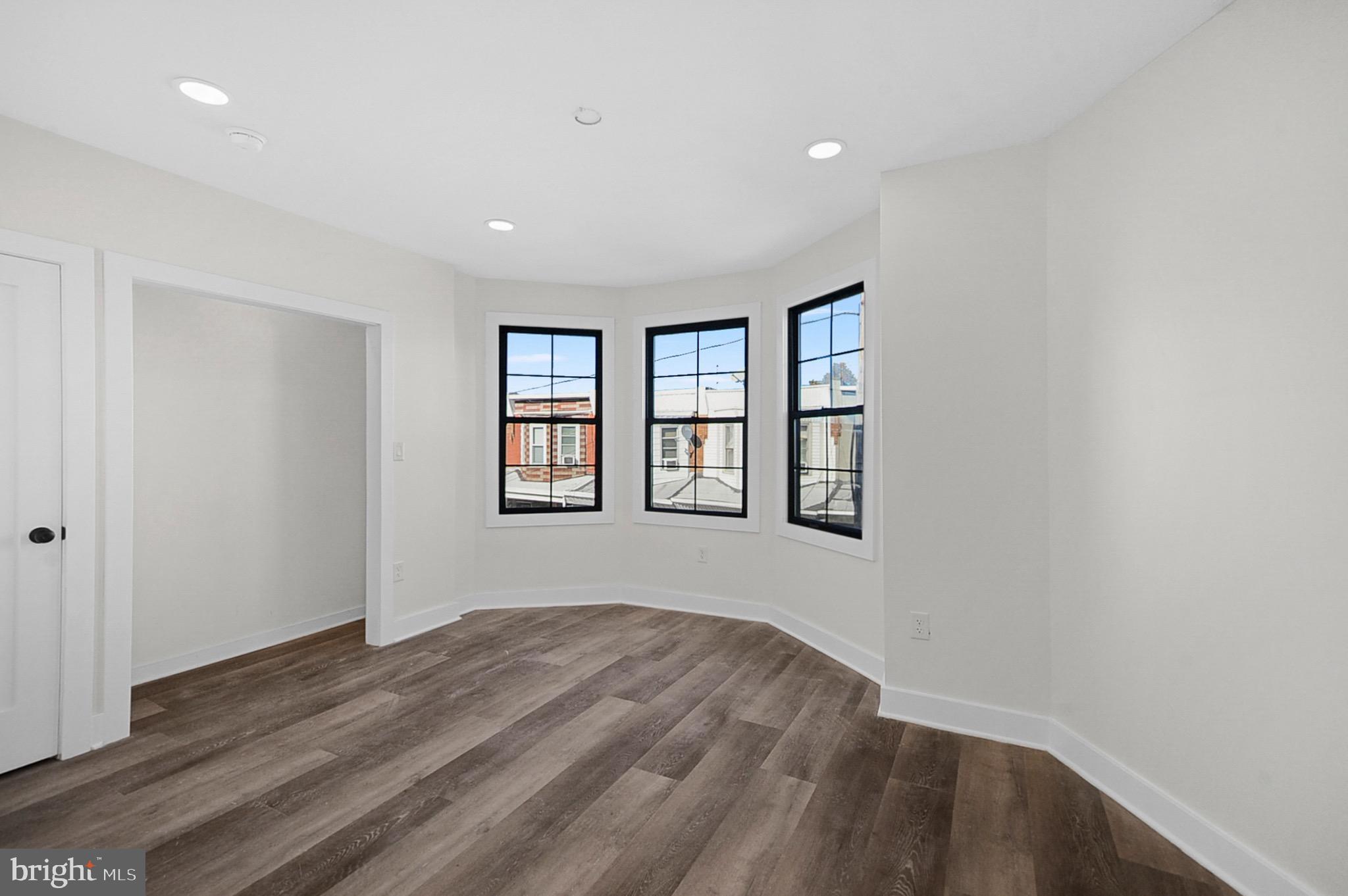 POINT BREEZE - Residential