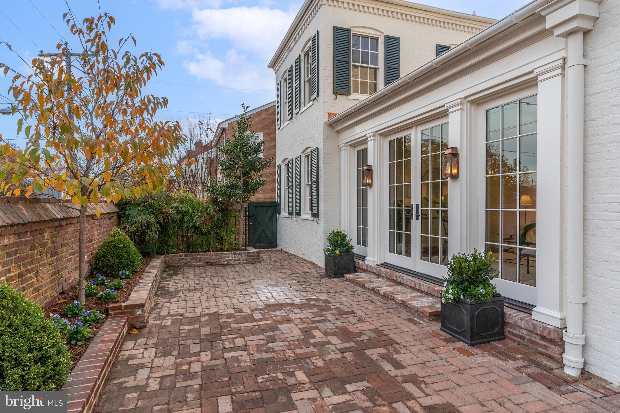 OLD TOWN ALEXANDRIA - Residential