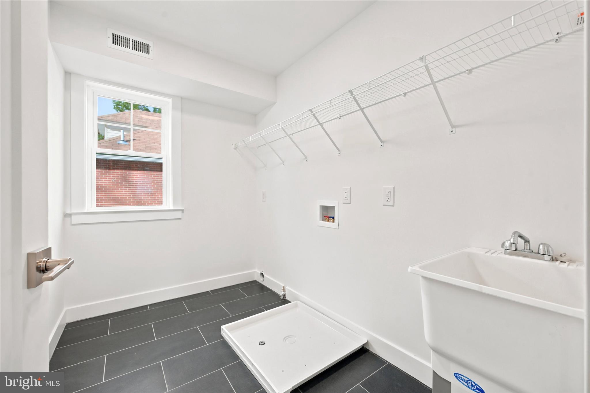NEWTOWN HGTS - Residential