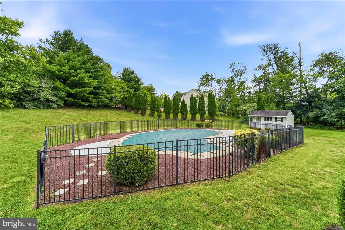 COUNTRY RIDGE - Residential