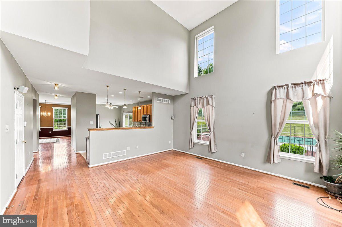 COUNTRY RIDGE - Residential