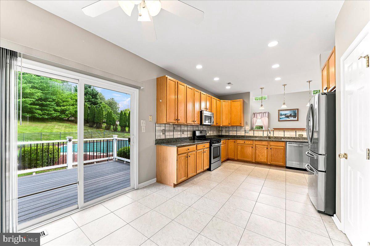 COUNTRY RIDGE - Residential