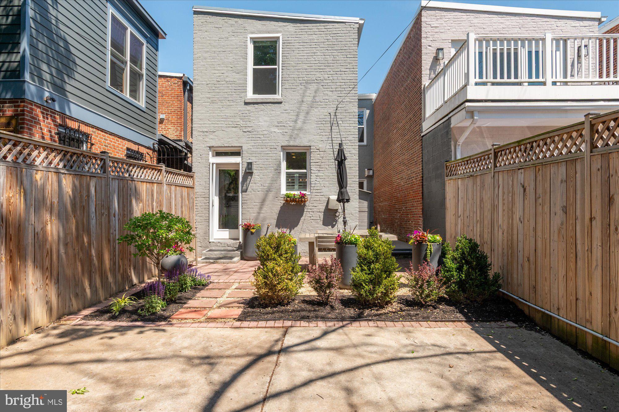 LOGAN CIRCLE - Residential