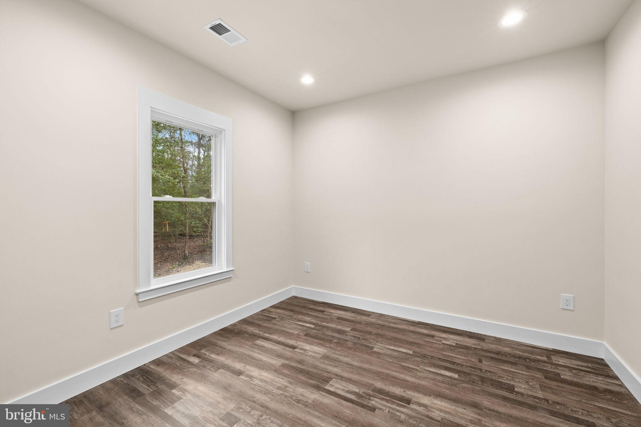COLONIAL BEACH - Residential