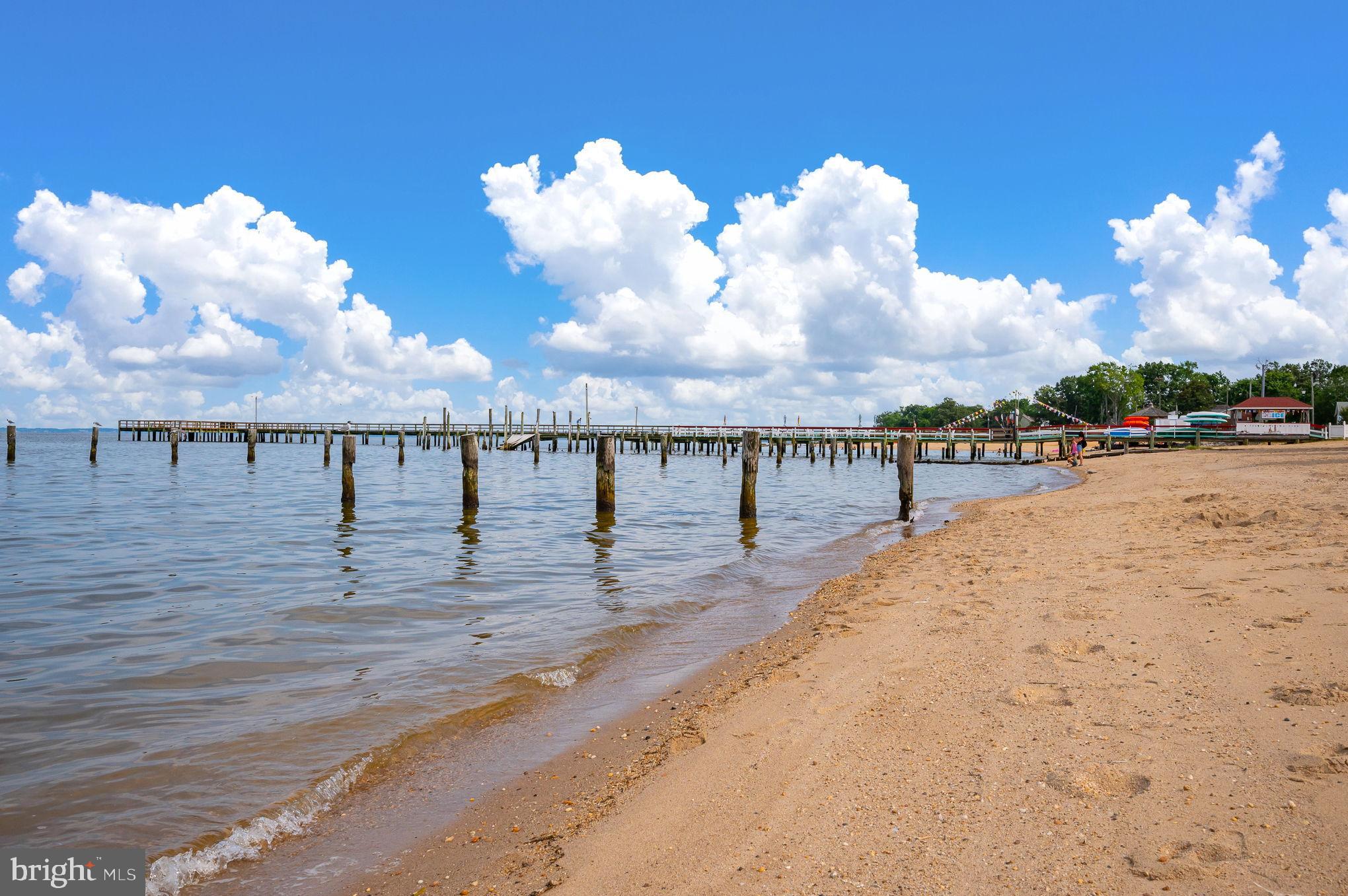 COLONIAL BEACH - Residential