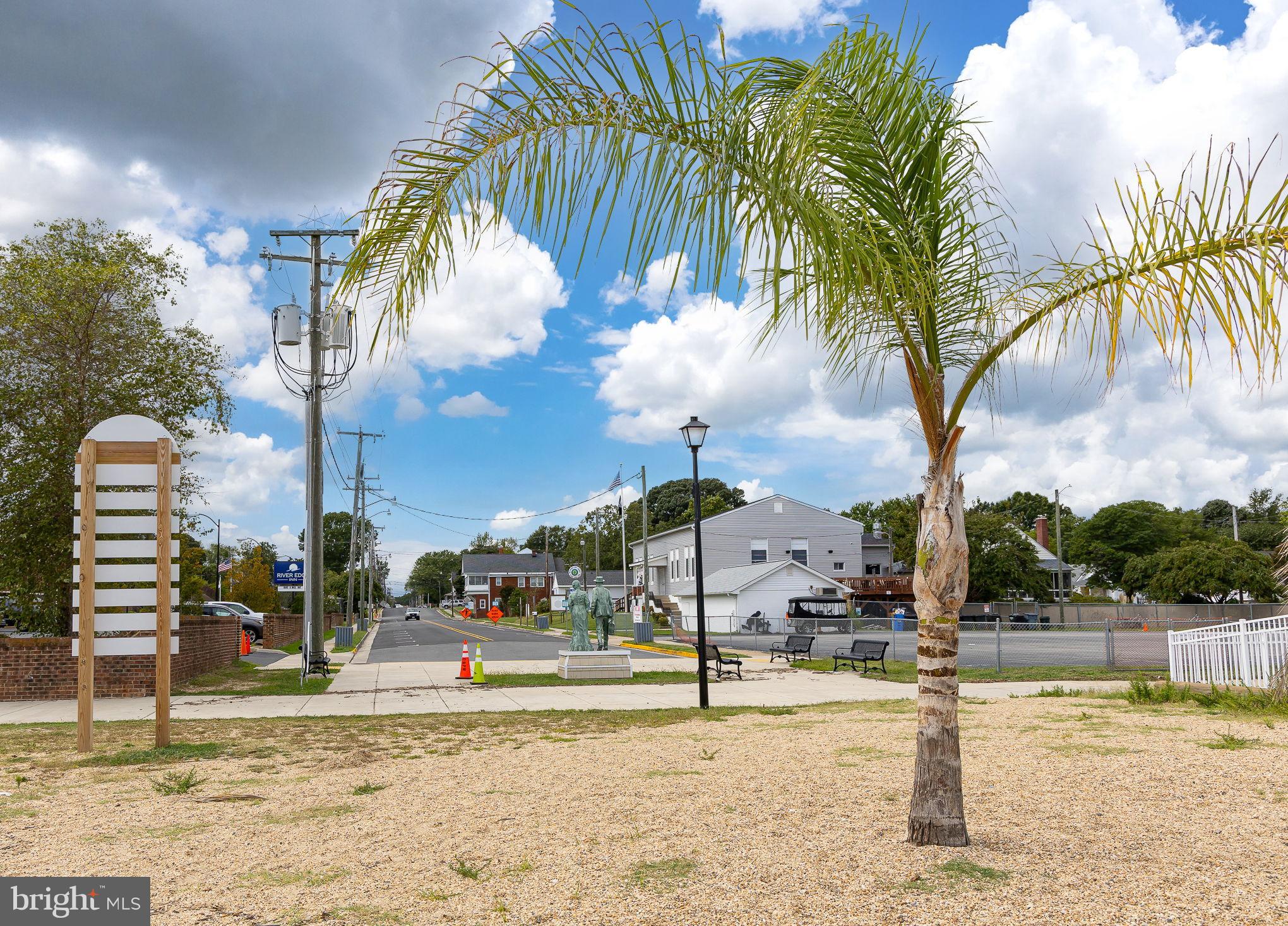 COLONIAL BEACH - Residential