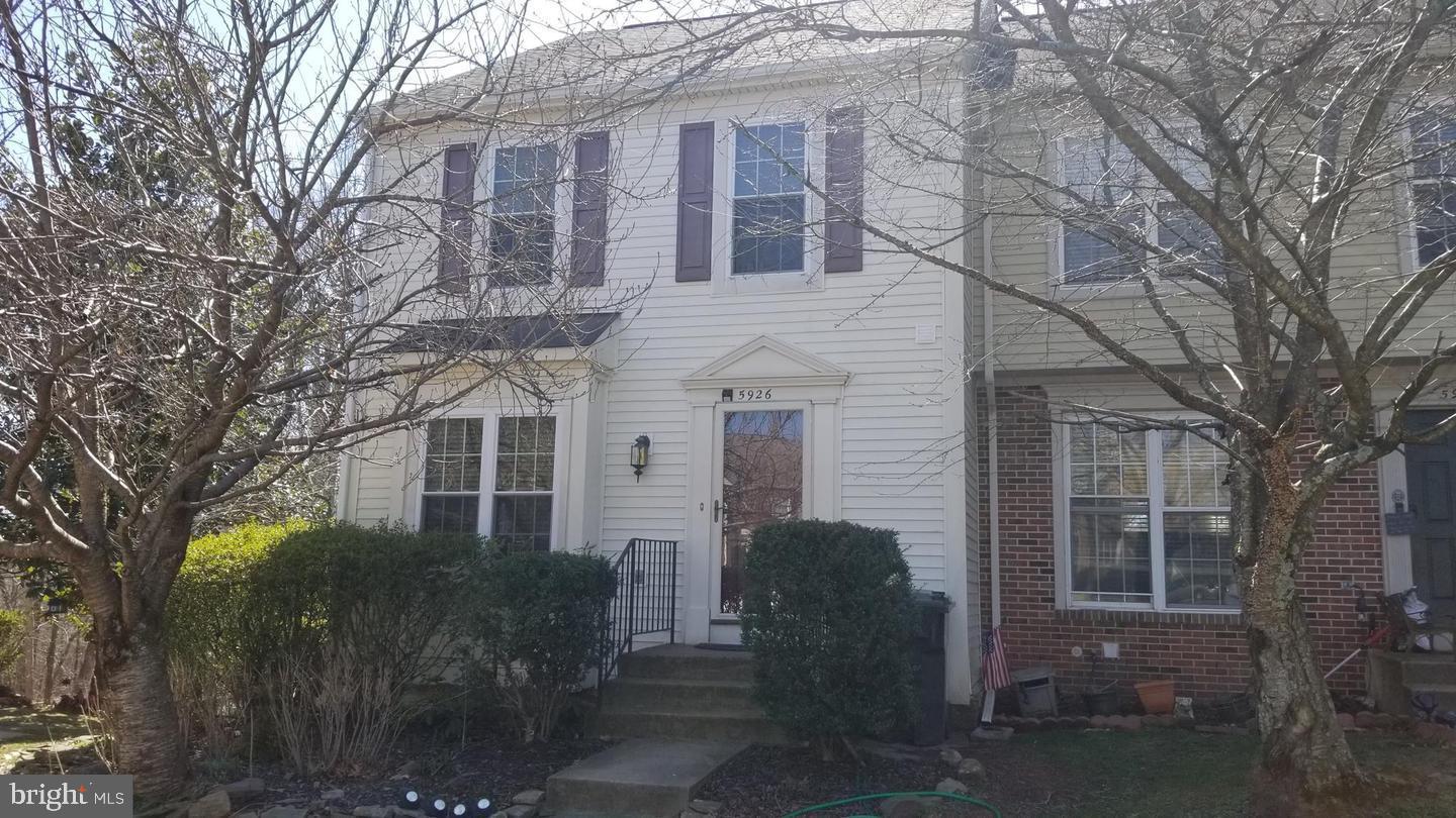 Move in condition. End unit sunny & bright town house. 2BR, 3full &1 half BA. Another RM space with a full bath in the walkout basement. 2 assigned parking lot. Main floor is hardwood and deck.  This home is middle of Centreville within short distance to shop, restaurant & theater & Rte 28,29,66.You must see this house.