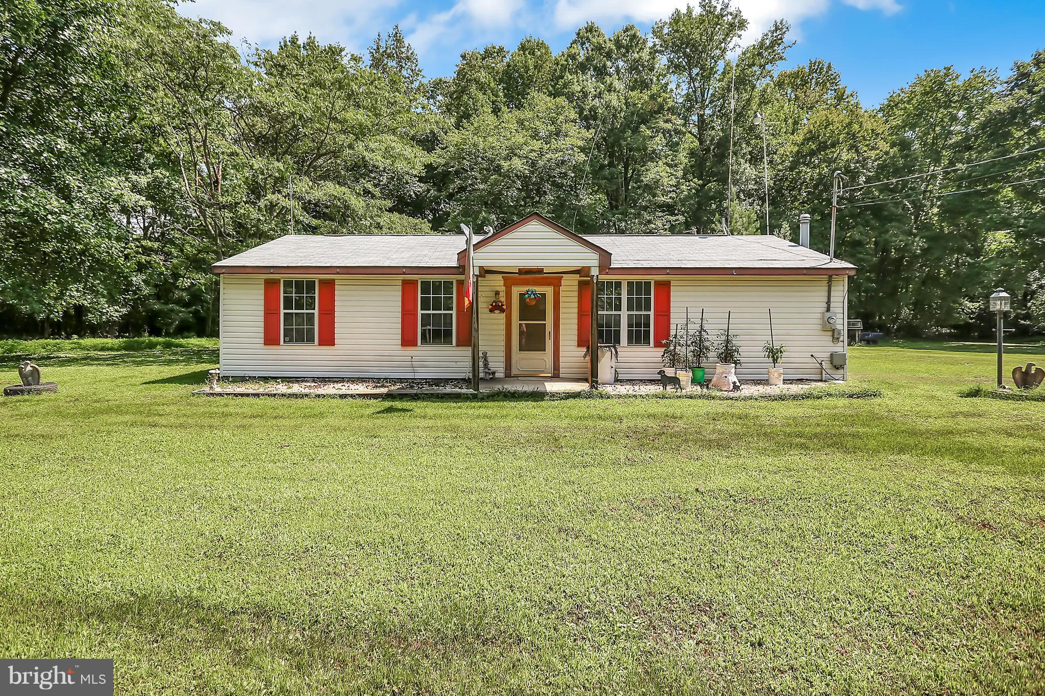 This home is located in a great area to slow down and enjoy nature. Plenty of property to accommodate the outdoor lover. National Park just 1 mile away as well as nearby shopping. Living room has a cozy wood burning stove and home is equipped with a generator. Private yard backing to trees!  Great value, don't miss out!