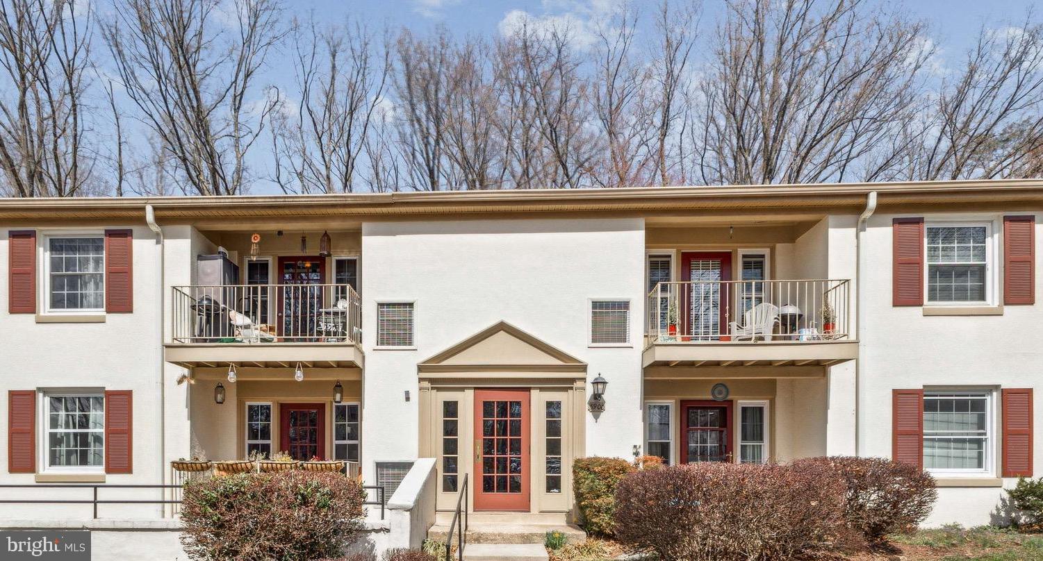 *** Offer Deadline is Monday 5/5 at 5 PM, Seller reserves the right to ratify an offer before the deadline. *** Fully renovated top floor condominium in sought after Cardinal Forest community featuring gourmet kitchen with stainless steel appliances and granite countertops, new carpet, fresh paint, modern light fixtures, new bathroom vanities and toilets, new stackable washer and dryer, private balcony overlooking tree preserved area, and assigned parking spot. Community amenities include outdoor swimming pool, tennis courts, and playground.  On-site management. Condo fee includes water, sewer, and gas.