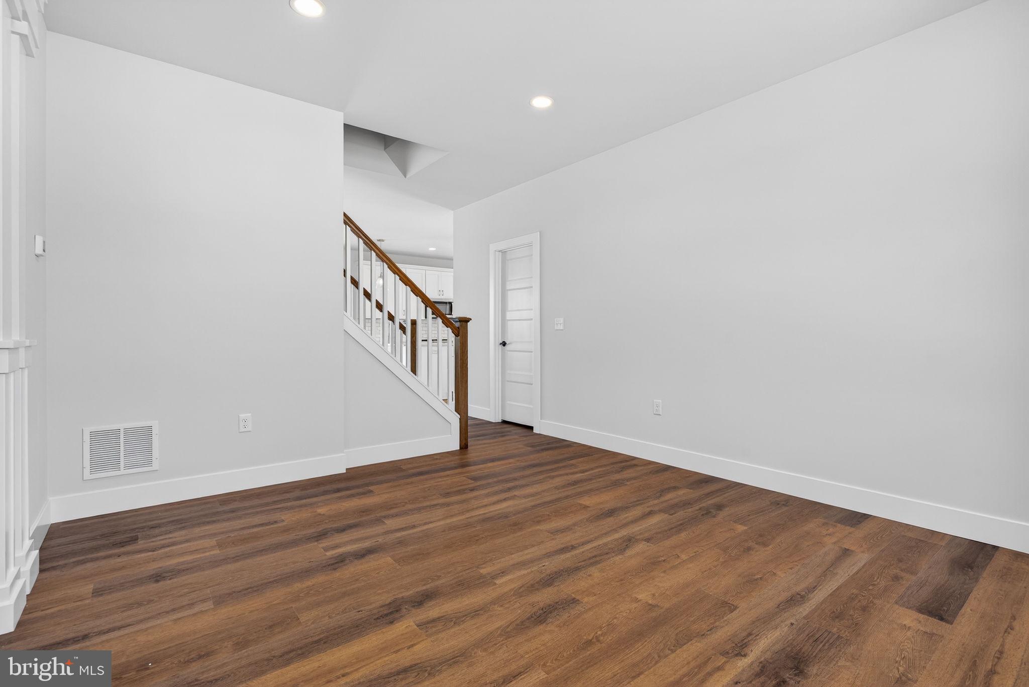 RIVER RIDGE HILLS - Residential