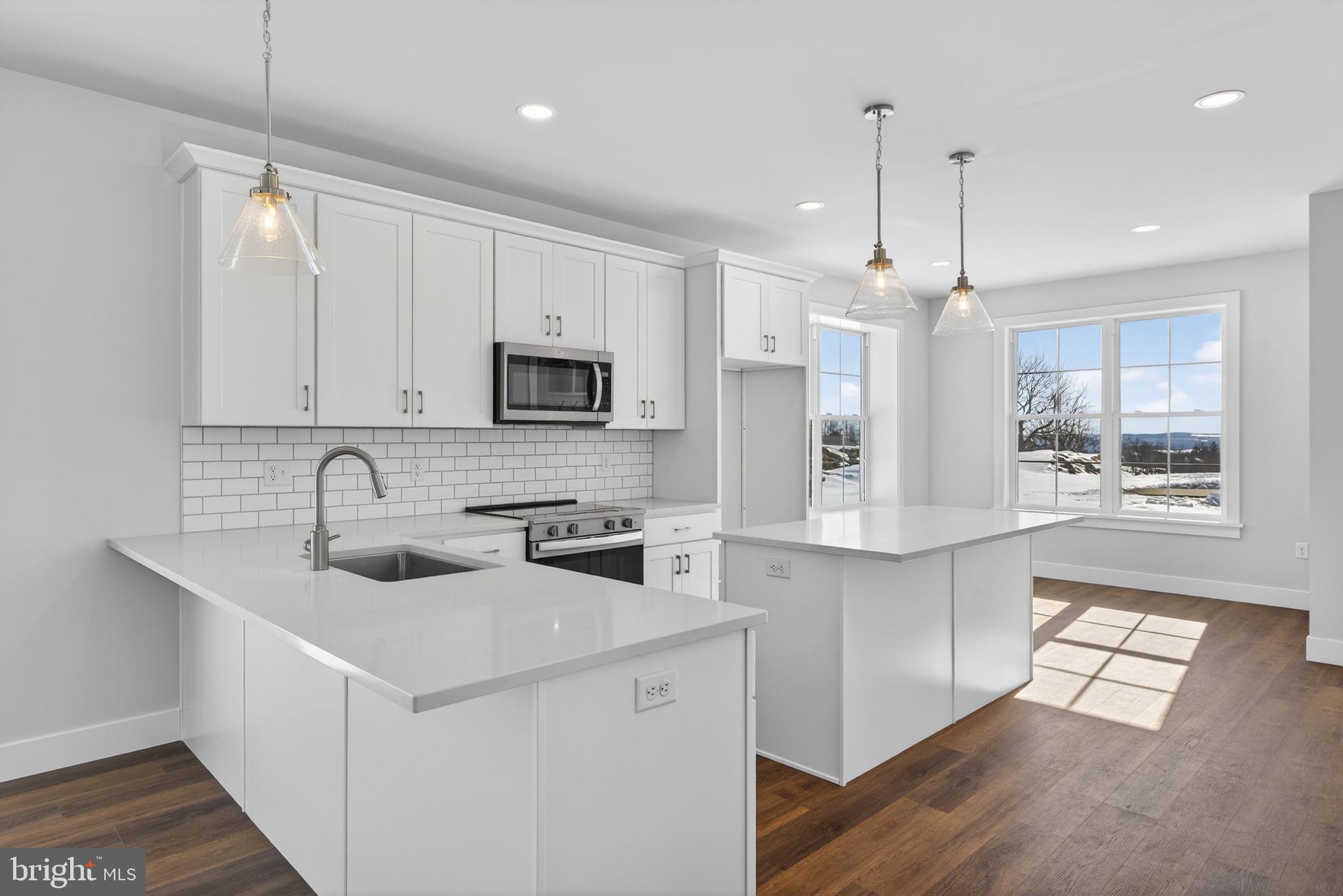 RIVER RIDGE HILLS - Residential