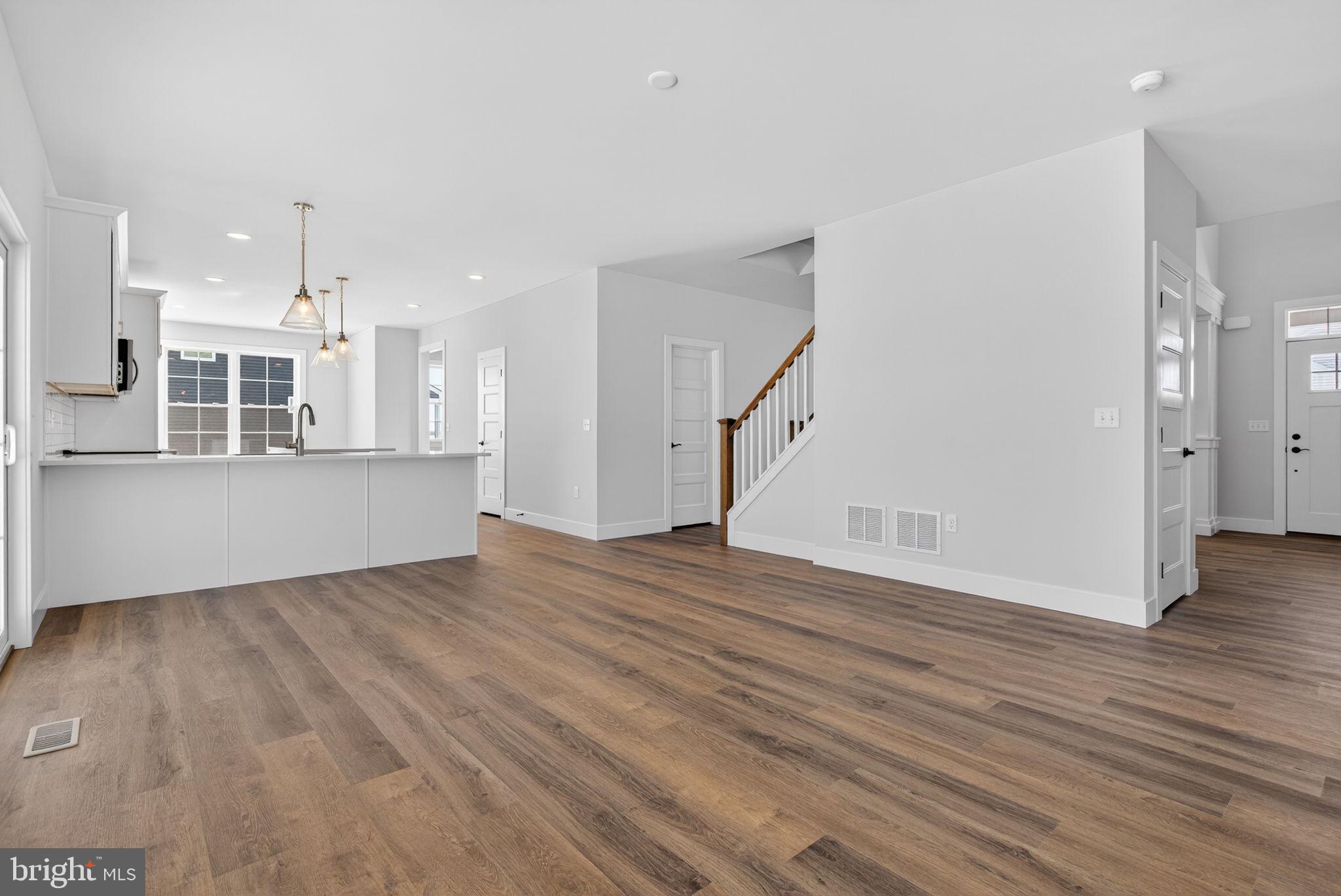 RIVER RIDGE HILLS - Residential