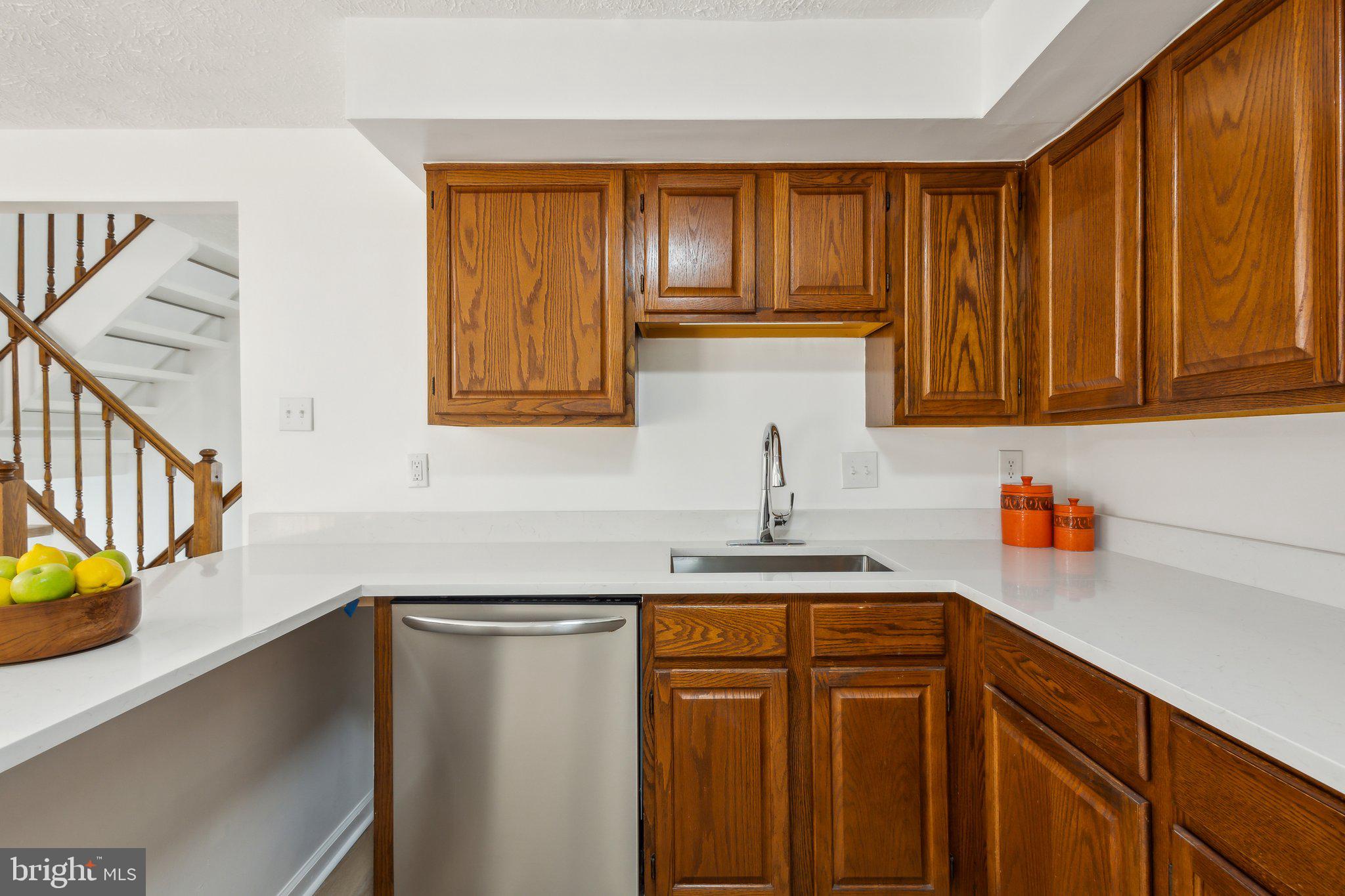 POHICK VILLAGE - Residential Lease