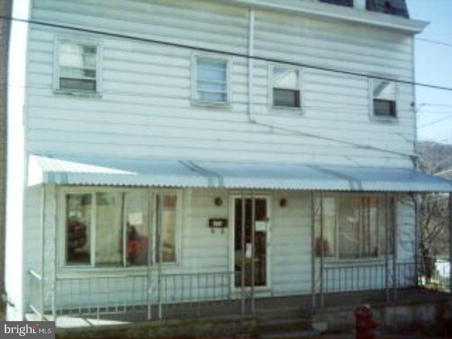 CORPORATE OWNED PROPERTY BEING SOLD IN AS IS CONDITION. PRE-APPROVAL REQUIRED. PREFERABLY THROUGH COUNTRYWIDE.