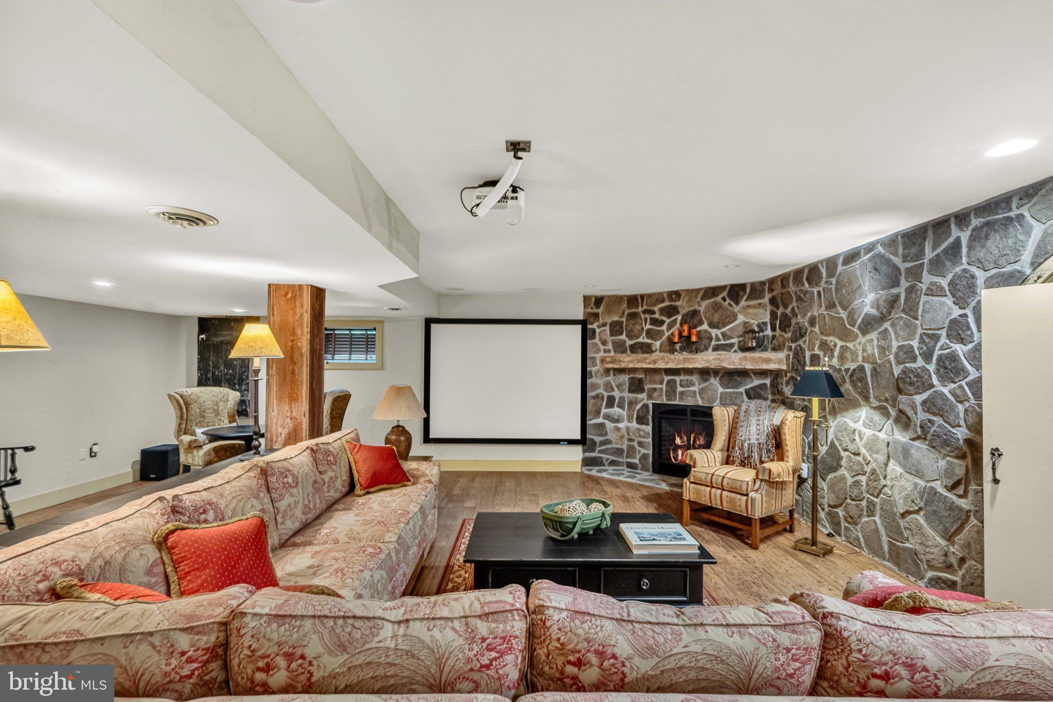 SOMERSET LAKE - Residential