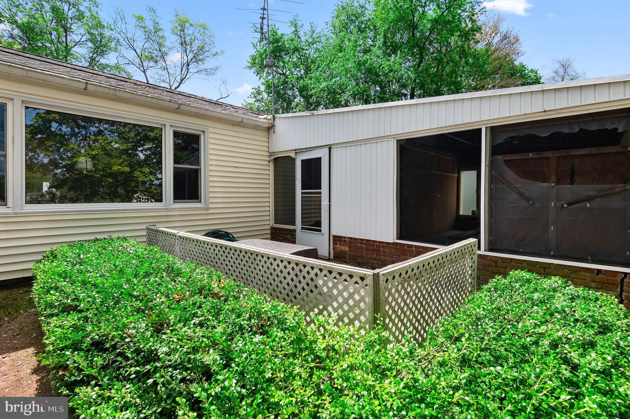 HILLTOWN - Residential