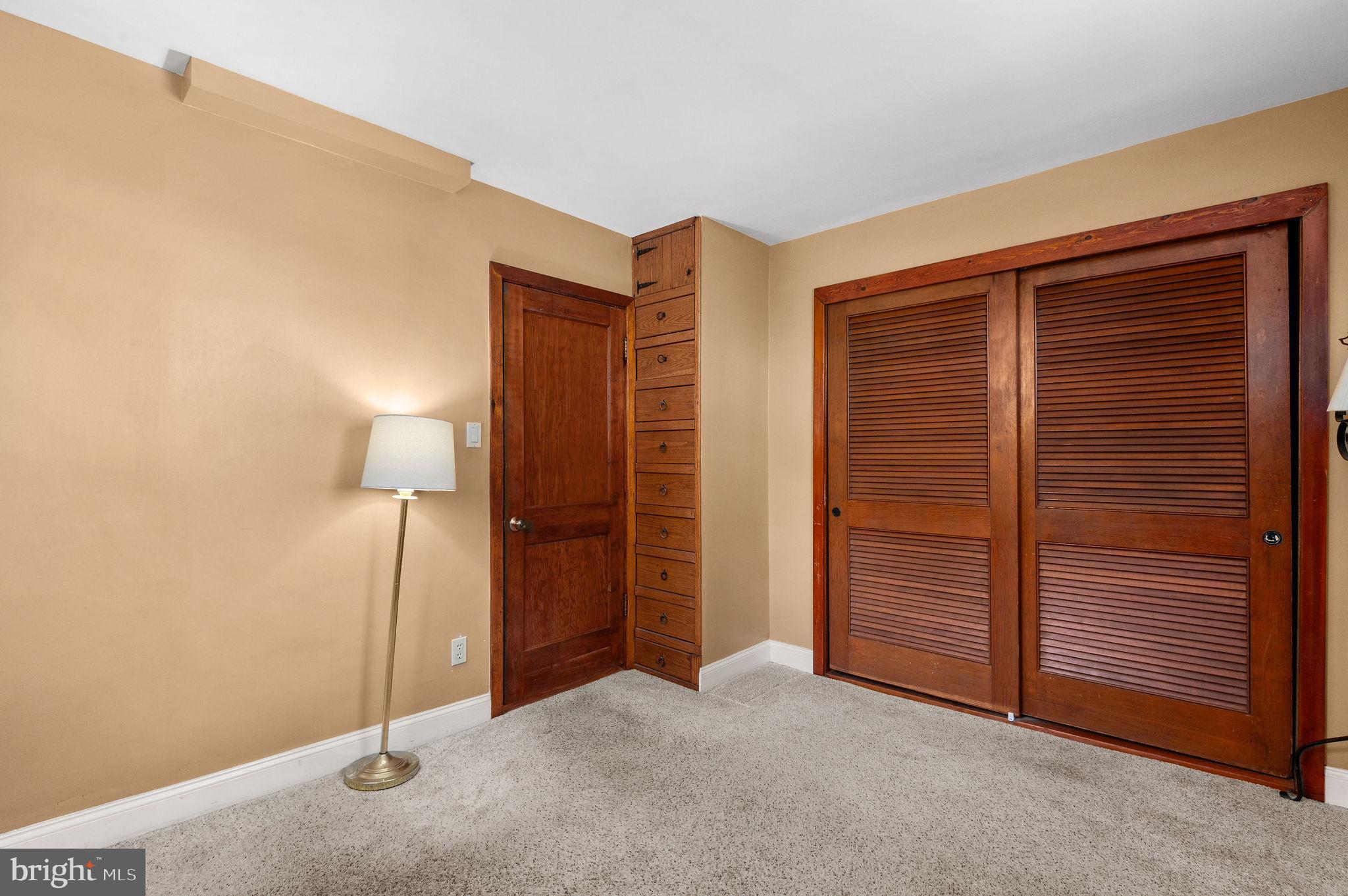 HILLTOWN - Residential