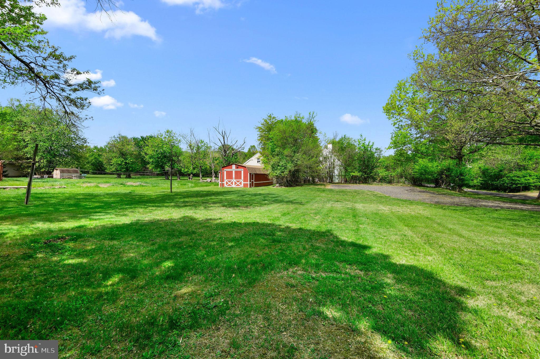 HILLTOWN - Residential