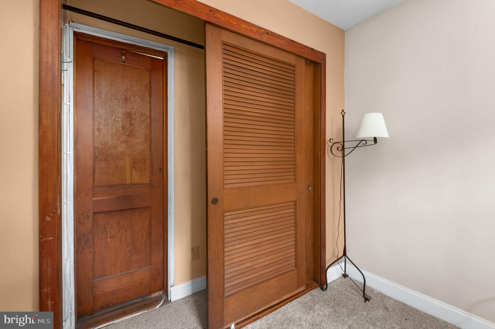 HILLTOWN - Residential