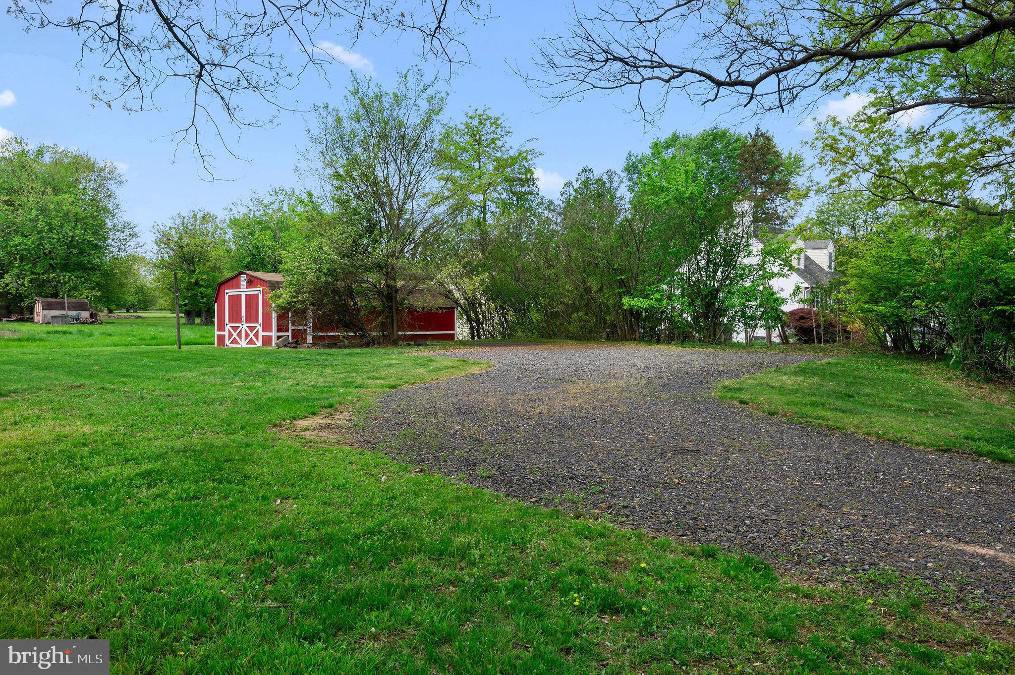 HILLTOWN - Residential