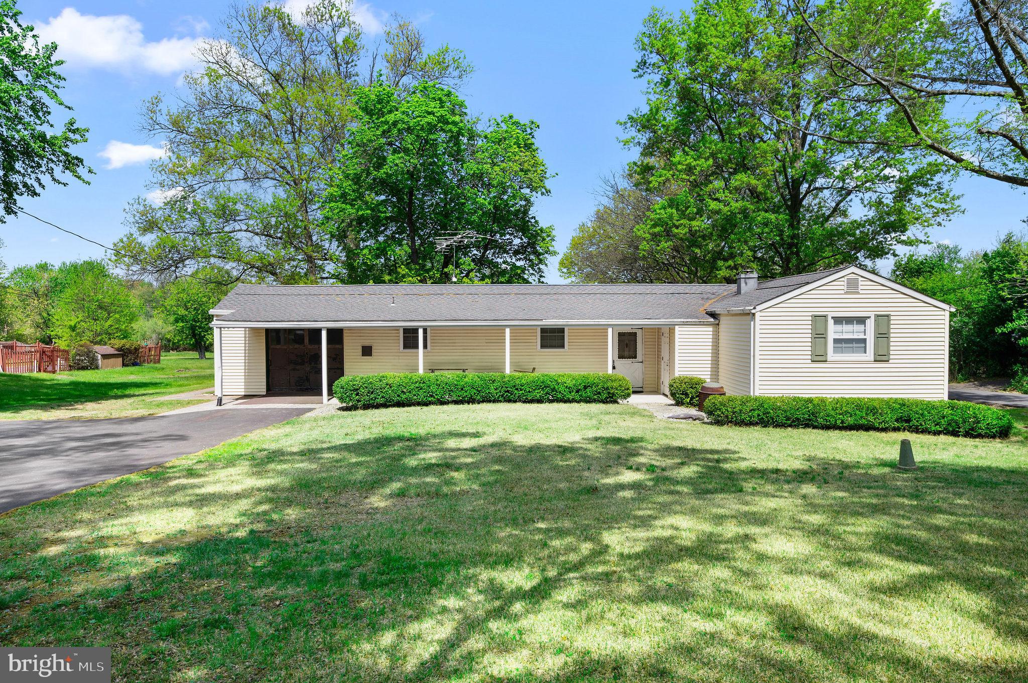 HILLTOWN - Residential