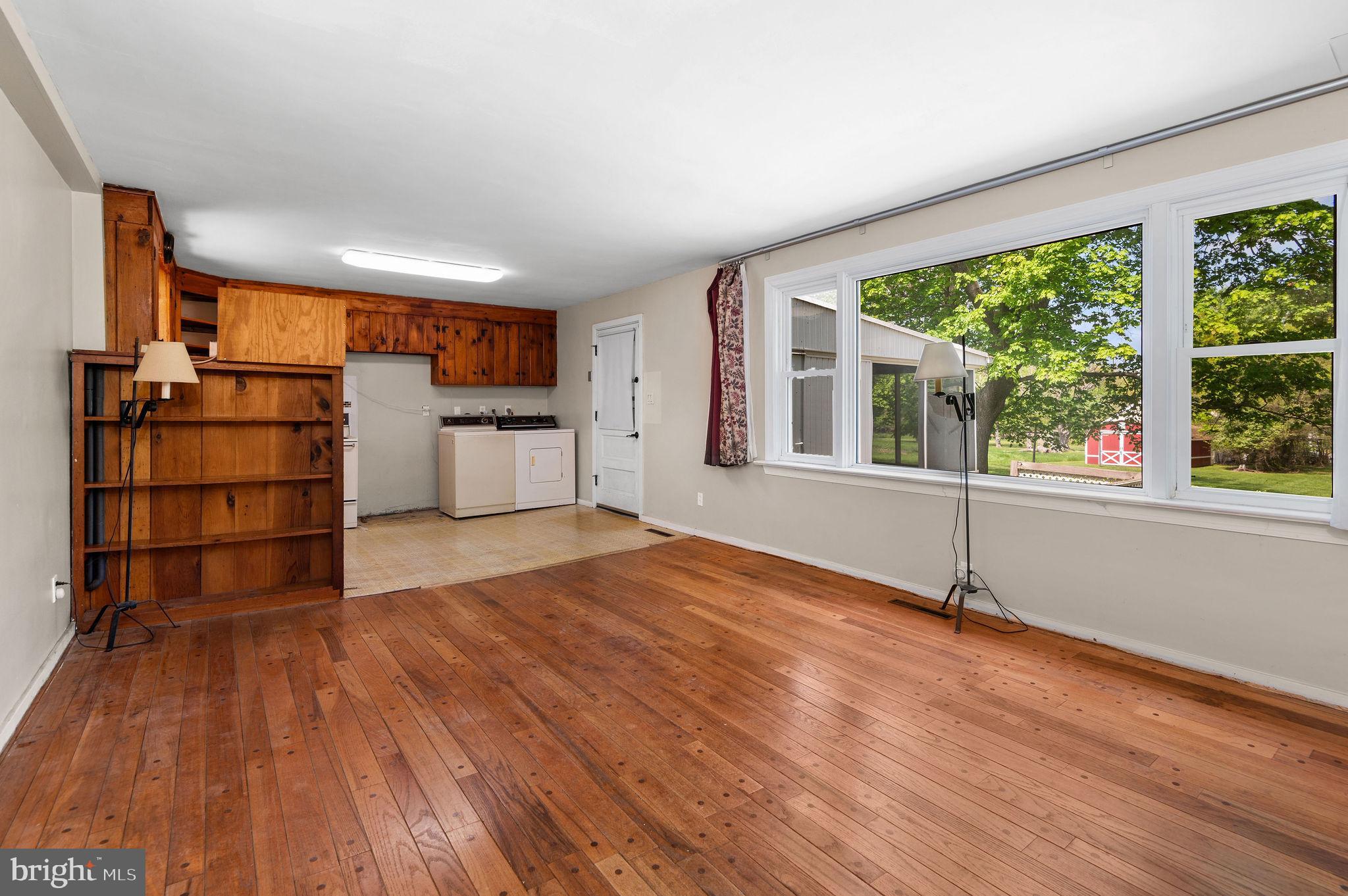 HILLTOWN - Residential
